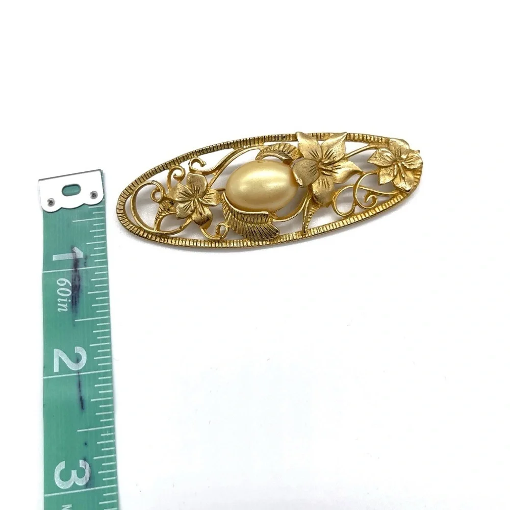 Vintage Brooch Flower and Faux Pearl Accent